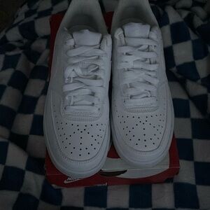 Am selling W NIKE COURT VISION LO NN
WHITE/WHITE-WHITE BLANC/BLANC/BLANC
